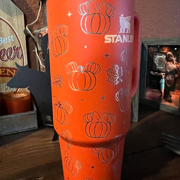30oz STANLEY ENGRAVED DISNEYS MICKEY AND MINNIE FALL PUMPKINS - Picture 4 of 9